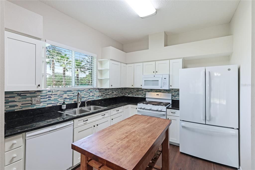 For Sale: $508,000 (4 beds, 2 baths, 2422 Square Feet)