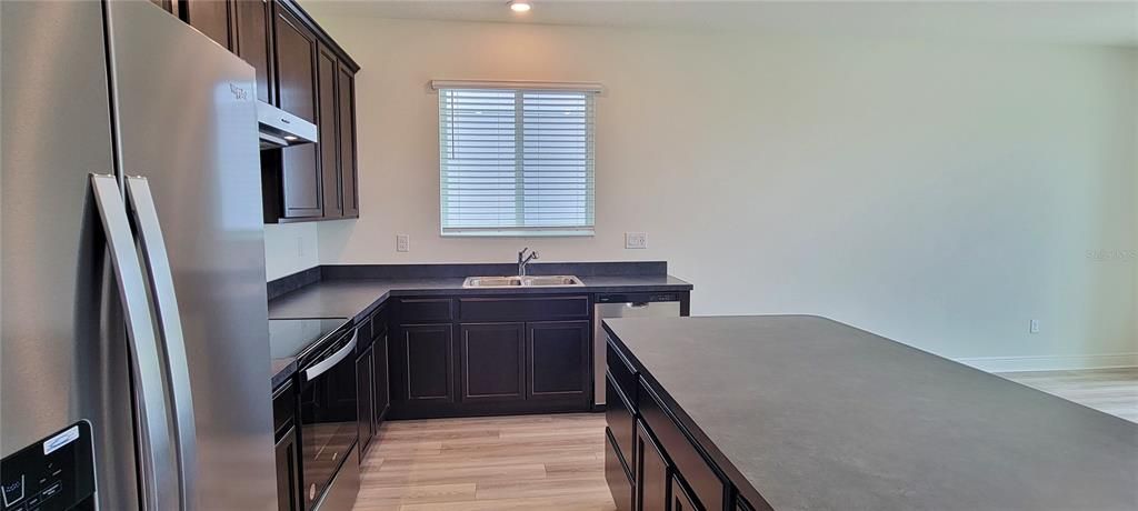 For Rent: $2,500 (4 beds, 2 baths, 1707 Square Feet)