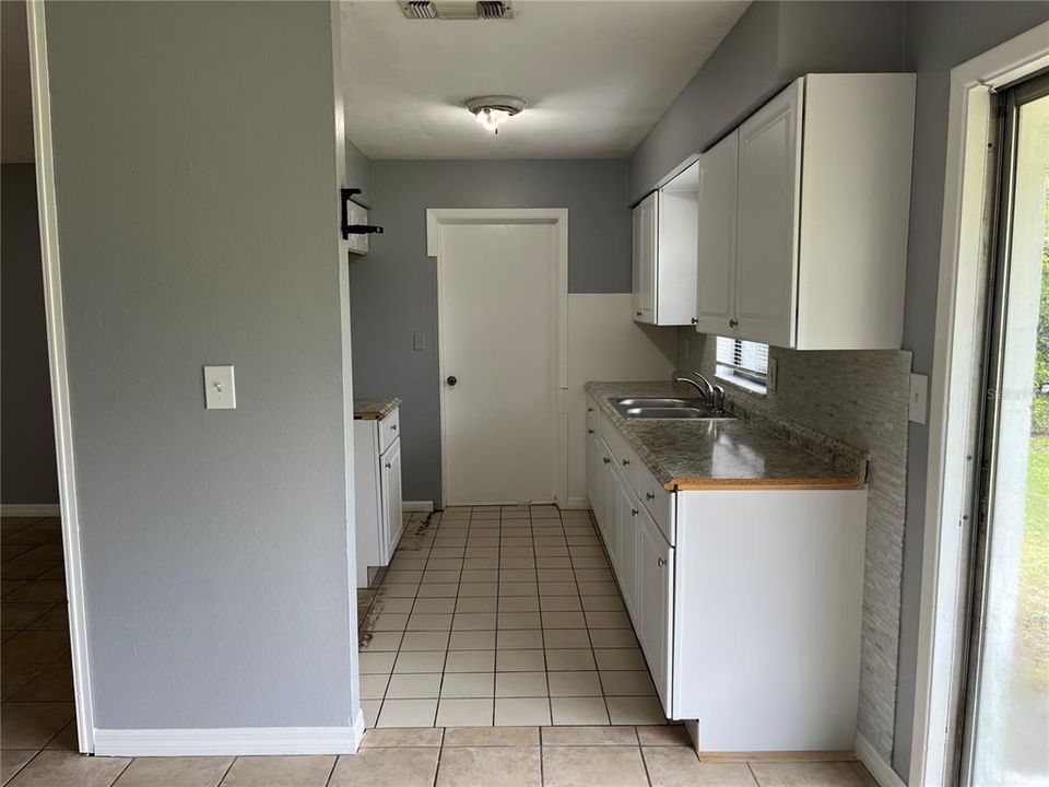 For Sale: $280,000 (3 beds, 1 baths, 1147 Square Feet)