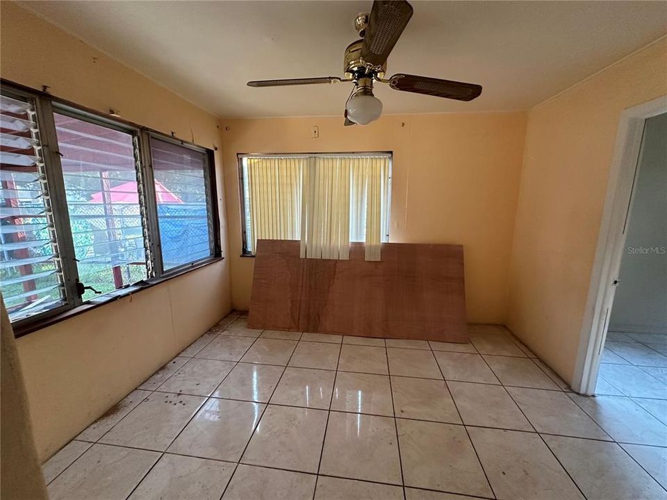 En Venta: $249,999 (3 camas, 1 baños, 844 Pies cuadrados)