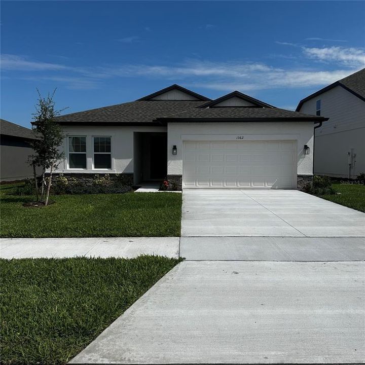 Recently Sold: $438,000 (4 beds, 2 baths, 1903 Square Feet)