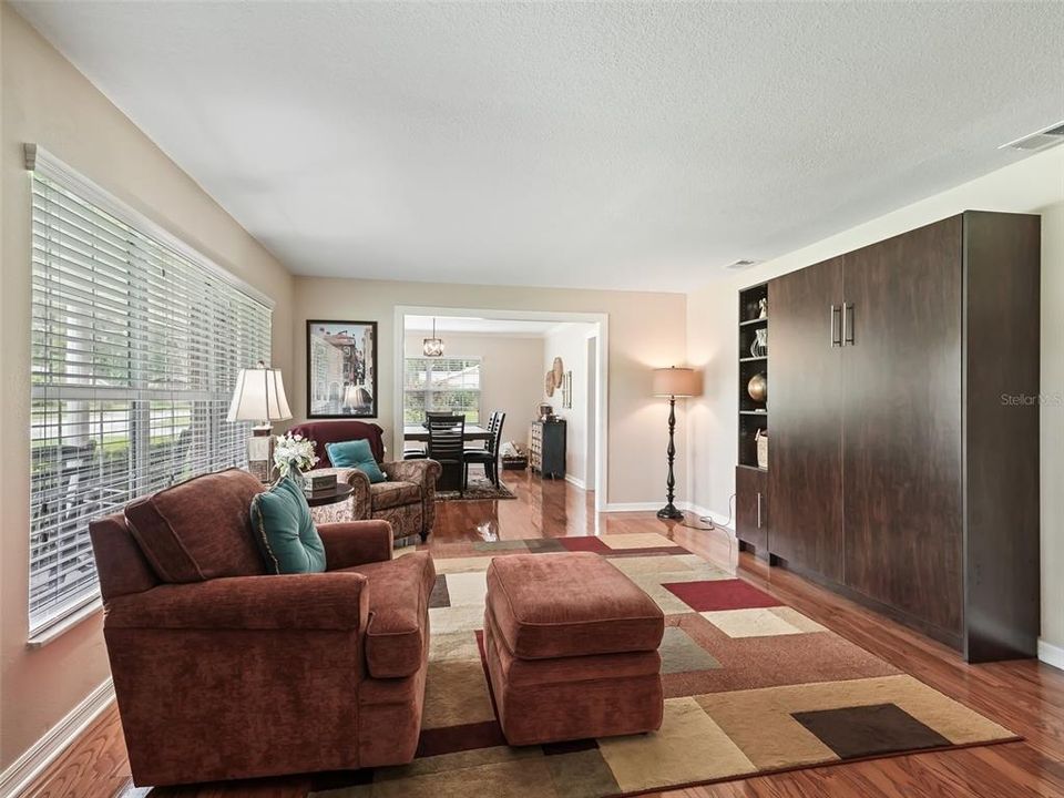 For Sale: $290,000 (2 beds, 2 baths, 1704 Square Feet)