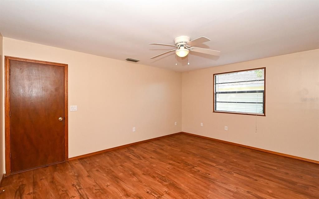 For Rent: $2,300 (3 beds, 2 baths, 1304 Square Feet)