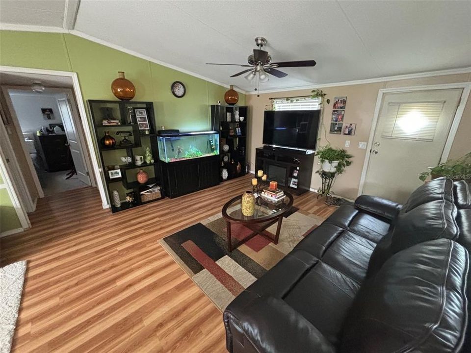 For Sale: $175,000 (3 beds, 2 baths, 1152 Square Feet)