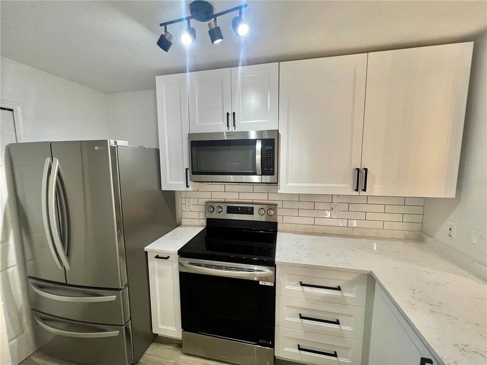 For Rent: $1,900 (2 beds, 2 baths, 1003 Square Feet)