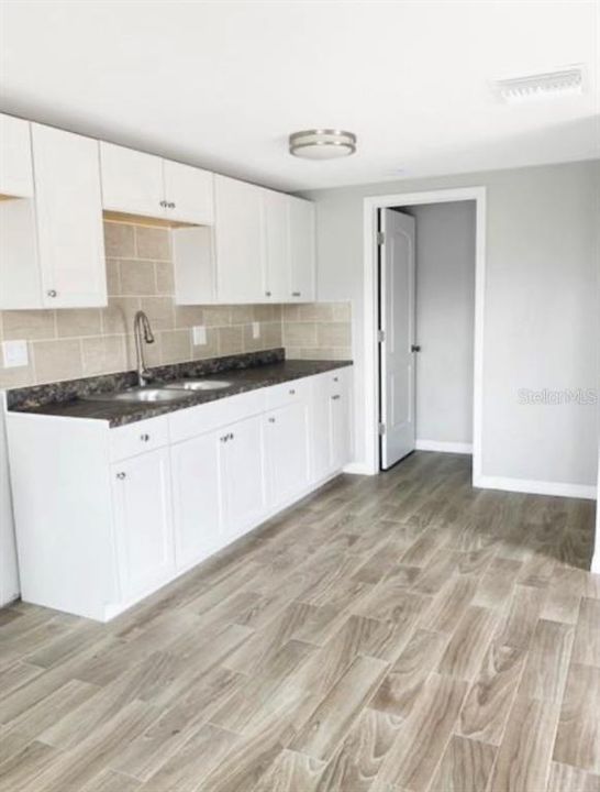 For Rent: $1,600 (2 beds, 1 baths, 2928 Square Feet)