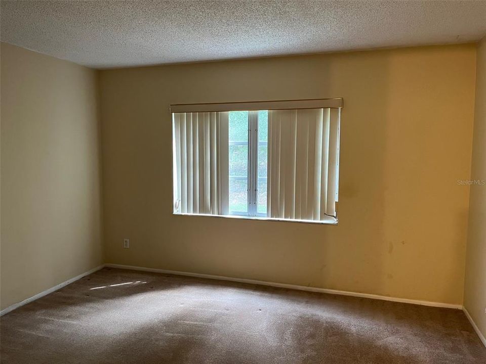 For Sale: $92,500 (1 beds, 1 baths, 826 Square Feet)