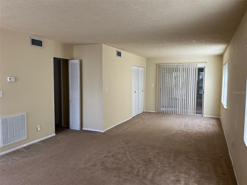 For Sale: $92,500 (1 beds, 1 baths, 826 Square Feet)