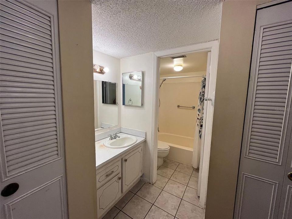 For Sale: $92,500 (1 beds, 1 baths, 826 Square Feet)