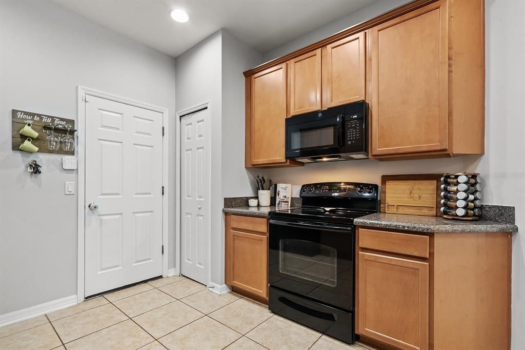 For Sale: $370,000 (3 beds, 2 baths, 1749 Square Feet)