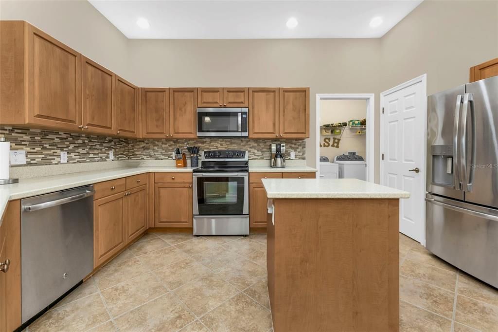 KITCHEN ISLAND STAINLESS APPLIANCES