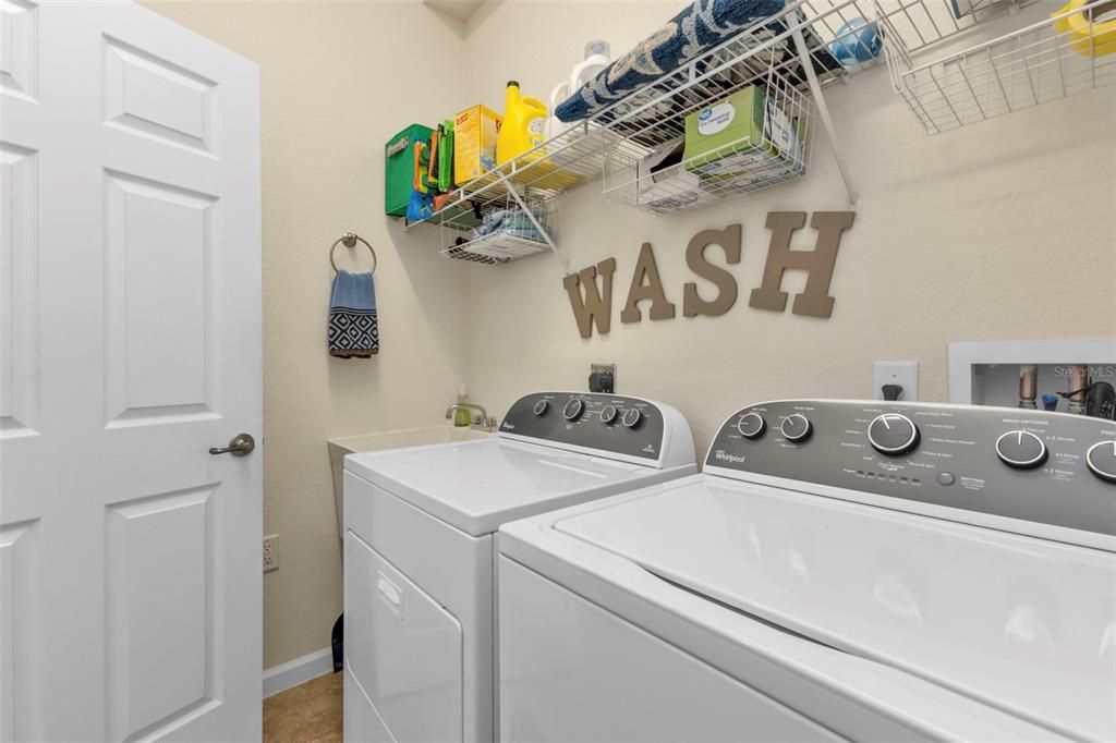 FULL LAUNDRY ROOM