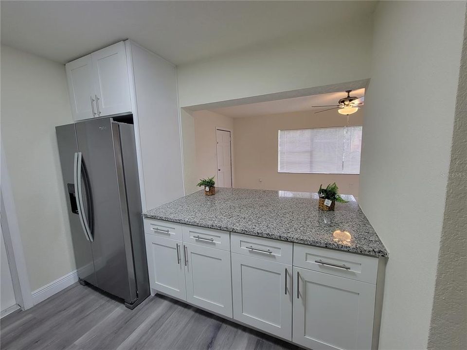 For Sale: $249,900 (2 beds, 1 baths, 1098 Square Feet)