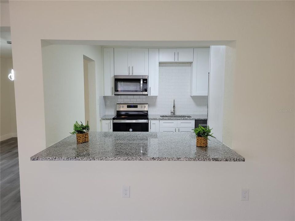 For Sale: $249,900 (2 beds, 1 baths, 1098 Square Feet)