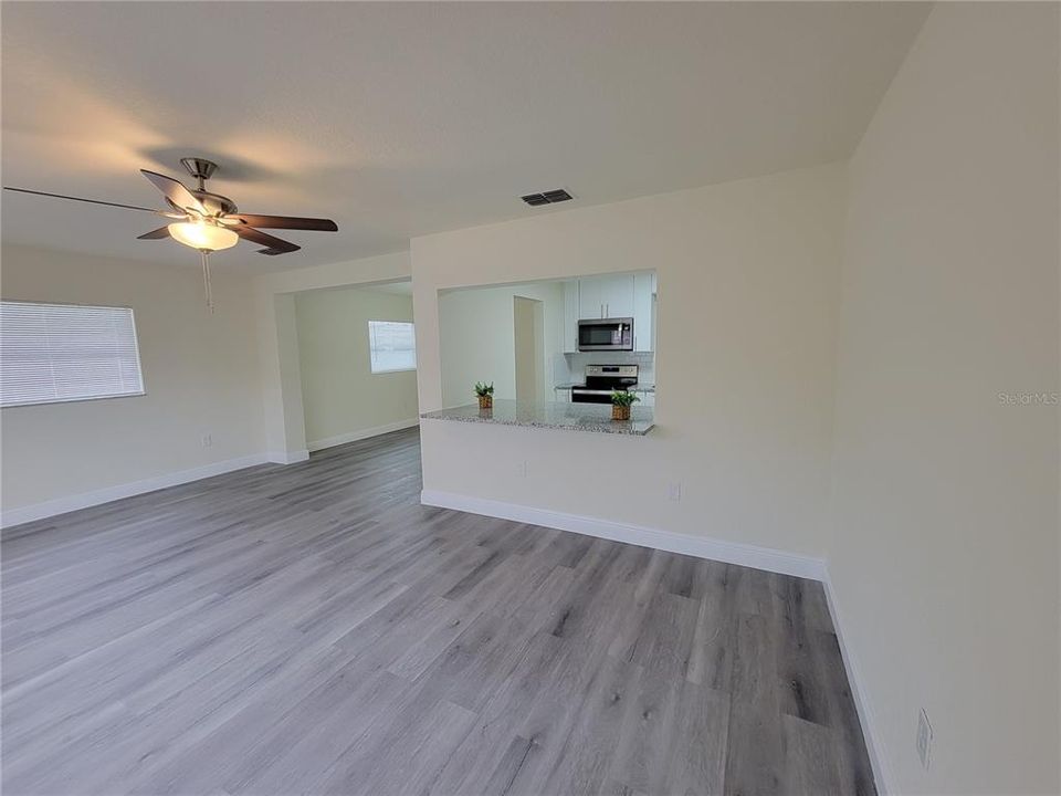 For Sale: $249,900 (2 beds, 1 baths, 1098 Square Feet)