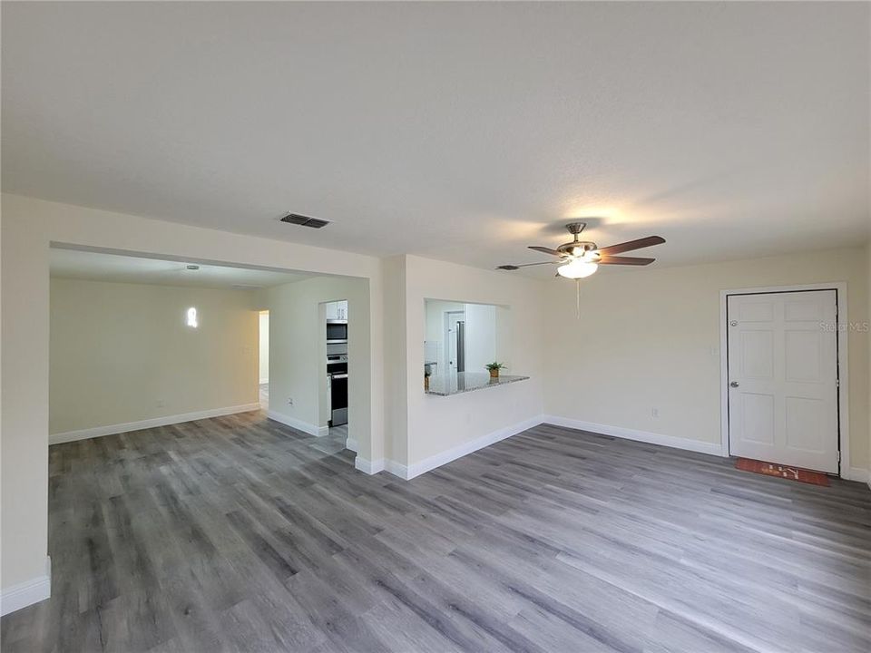 For Sale: $249,900 (2 beds, 1 baths, 1098 Square Feet)