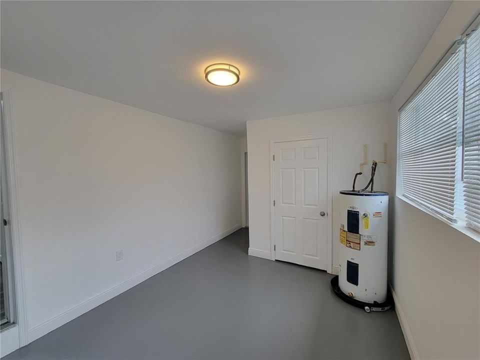 For Sale: $249,900 (2 beds, 1 baths, 1098 Square Feet)