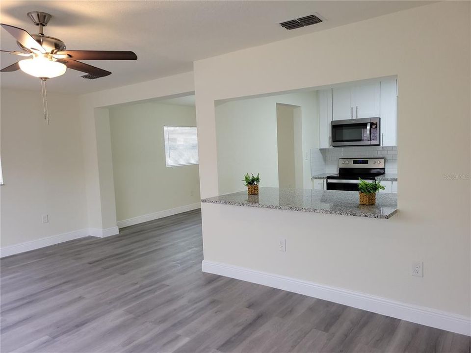 For Sale: $249,900 (2 beds, 1 baths, 1098 Square Feet)