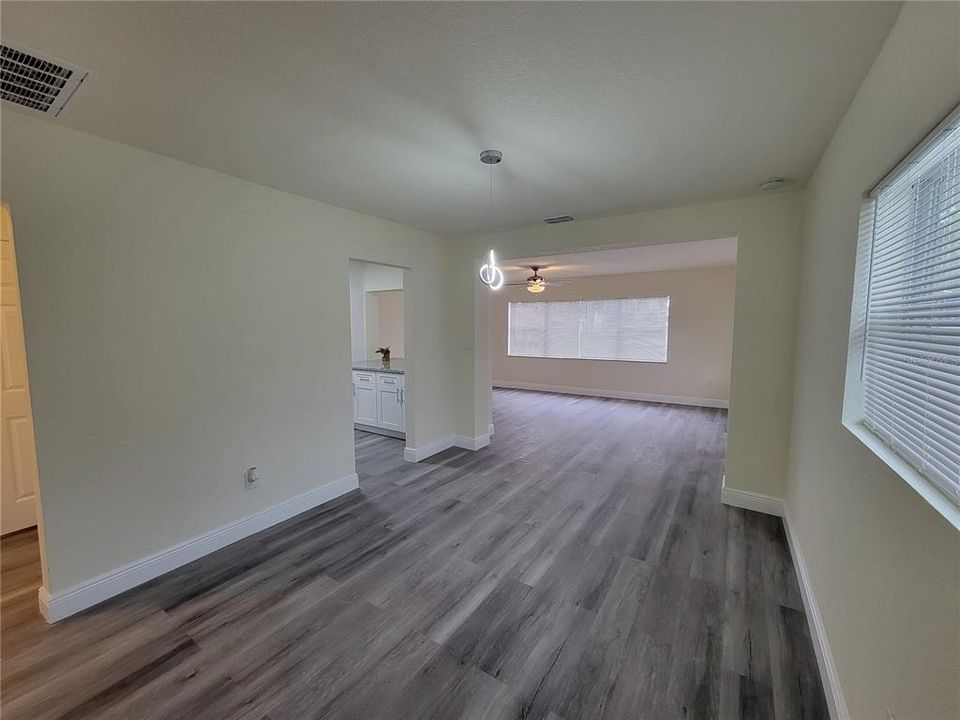 For Sale: $249,900 (2 beds, 1 baths, 1098 Square Feet)