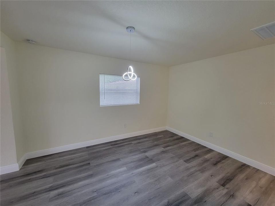 For Sale: $249,900 (2 beds, 1 baths, 1098 Square Feet)