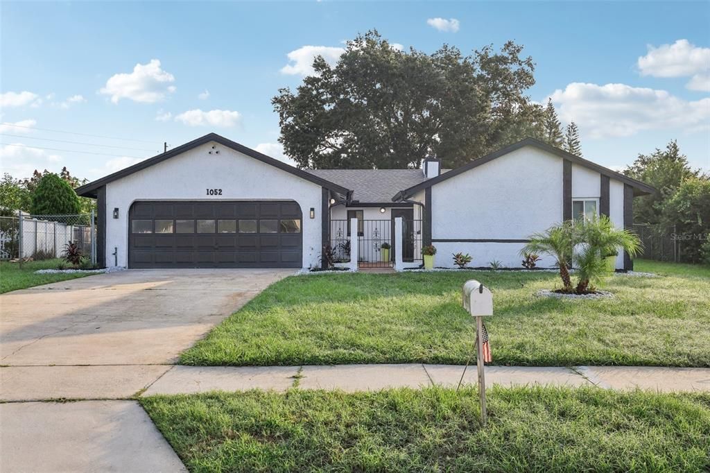 For Sale: $465,000 (3 beds, 2 baths, 1703 Square Feet)