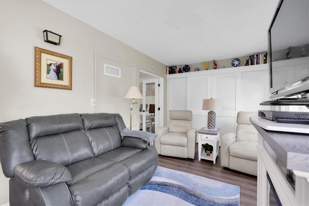 For Sale: $268,000 (2 beds, 2 baths, 1400 Square Feet)