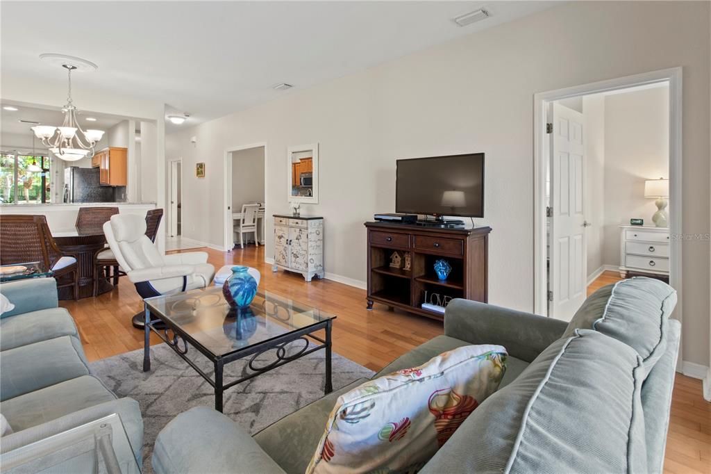 For Sale: $359,900 (2 beds, 2 baths, 1350 Square Feet)