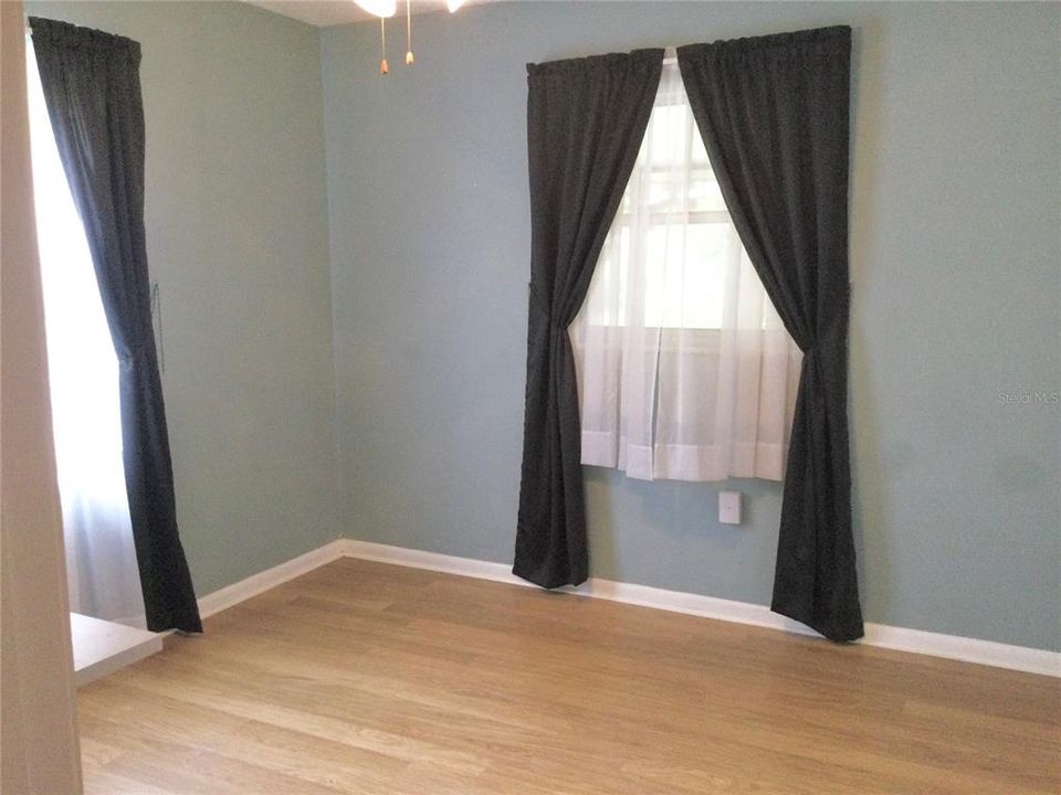 For Sale: $249,000 (2 beds, 1 baths, 1136 Square Feet)