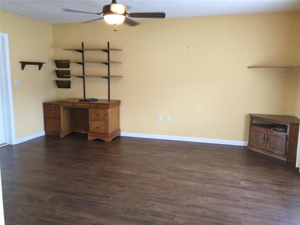 For Sale: $249,000 (2 beds, 1 baths, 1136 Square Feet)