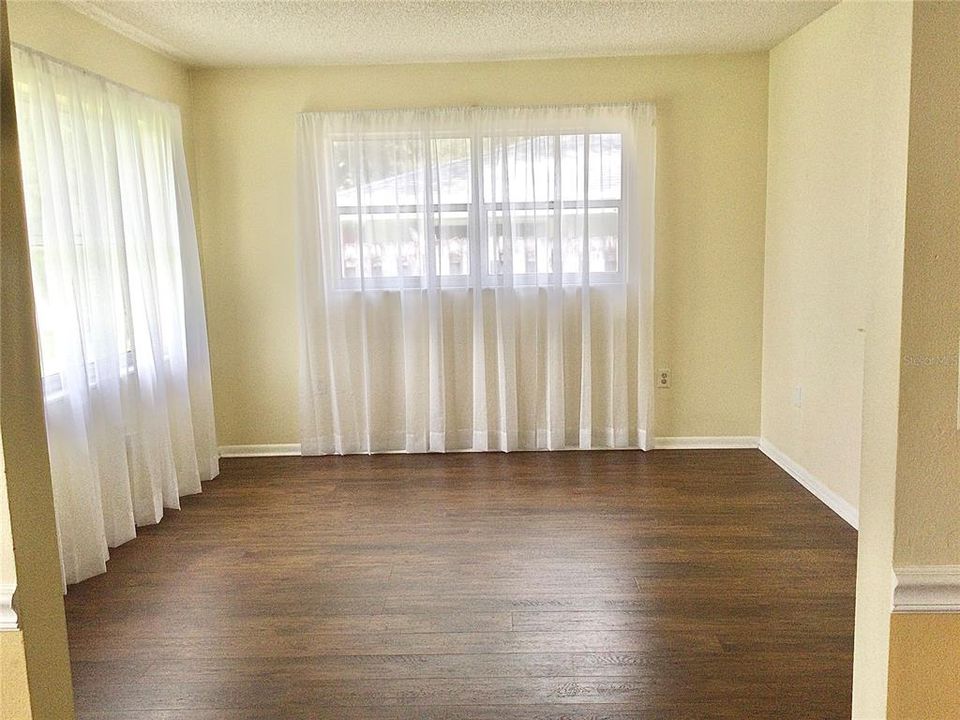 For Sale: $249,000 (2 beds, 1 baths, 1136 Square Feet)