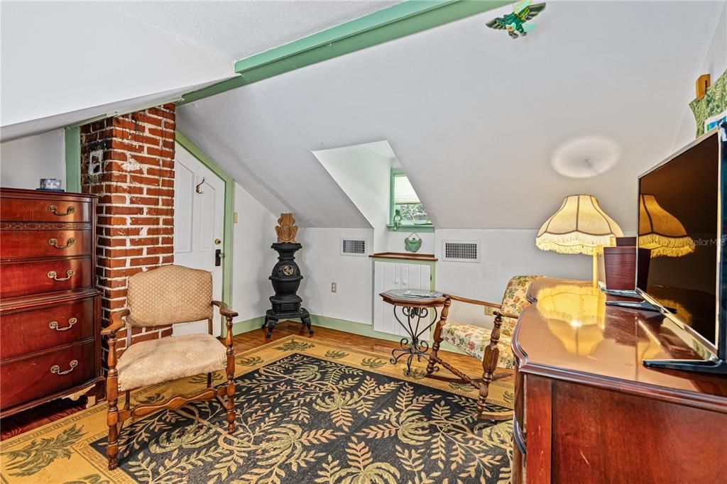 For Sale: $2,000,000 (3 beds, 2 baths, 2747 Square Feet)