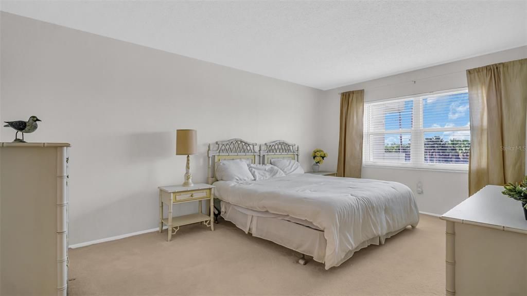 For Sale: $365,000 (2 beds, 2 baths, 1181 Square Feet)