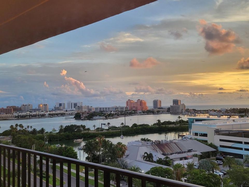 Wonderful Sunset viewing from you oversized balcony