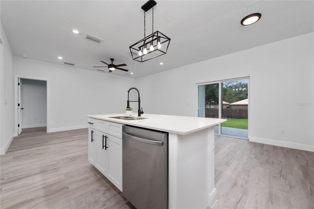 For Sale: $344,500 (3 beds, 2 baths, 1564 Square Feet)