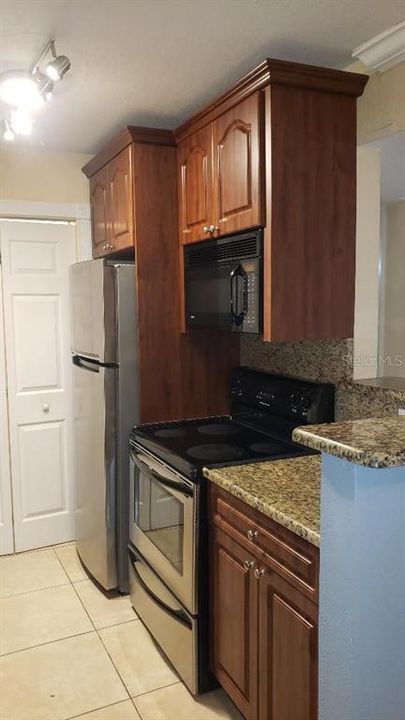 For Rent: $1,695 (2 beds, 2 baths, 898 Square Feet)