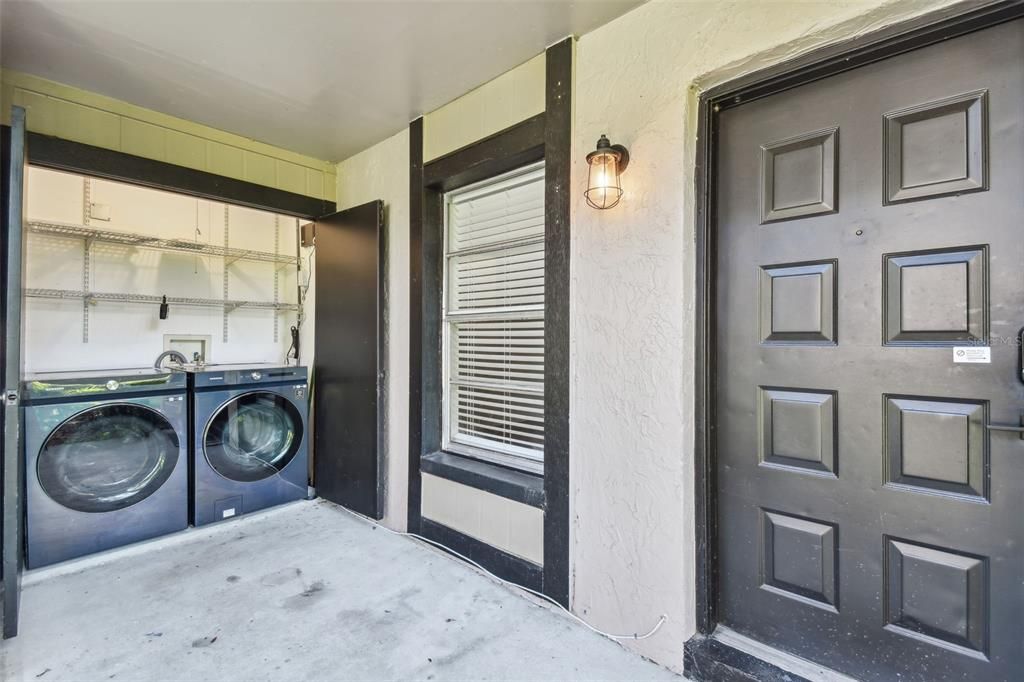 For Sale: $195,000 (2 beds, 2 baths, 912 Square Feet)