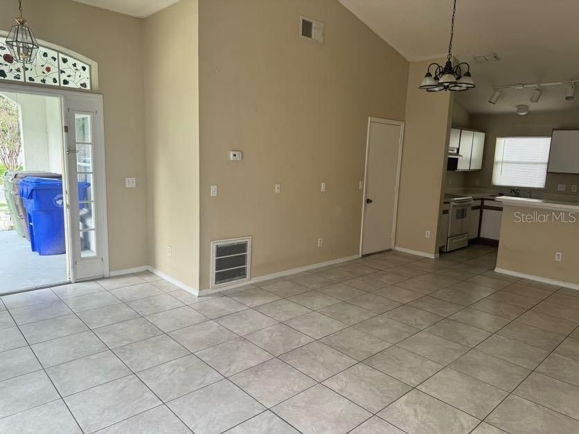 For Rent: $2,100 (4 beds, 2 baths, 1326 Square Feet)