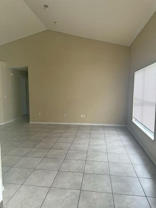 For Rent: $2,100 (4 beds, 2 baths, 1326 Square Feet)