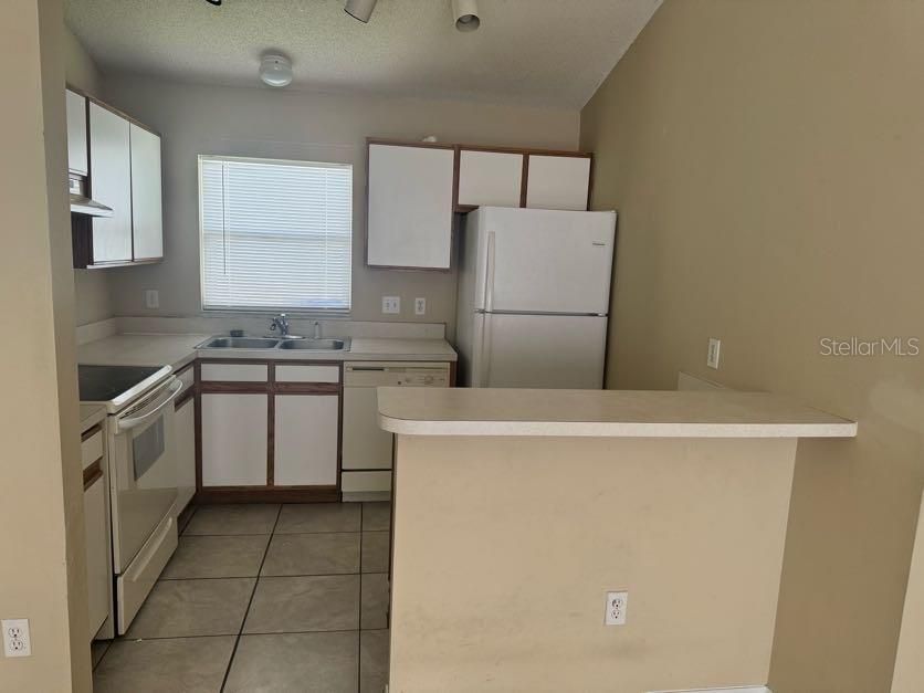 For Rent: $2,100 (4 beds, 2 baths, 1326 Square Feet)