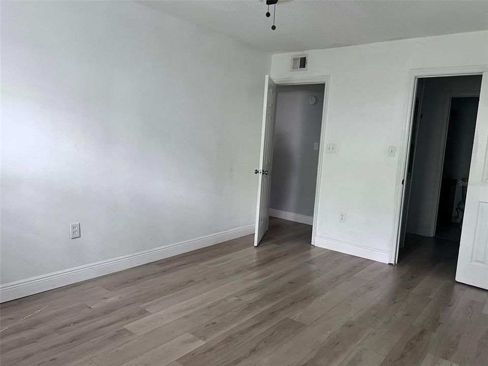 For Sale: $160,000 (2 beds, 1 baths, 881 Square Feet)