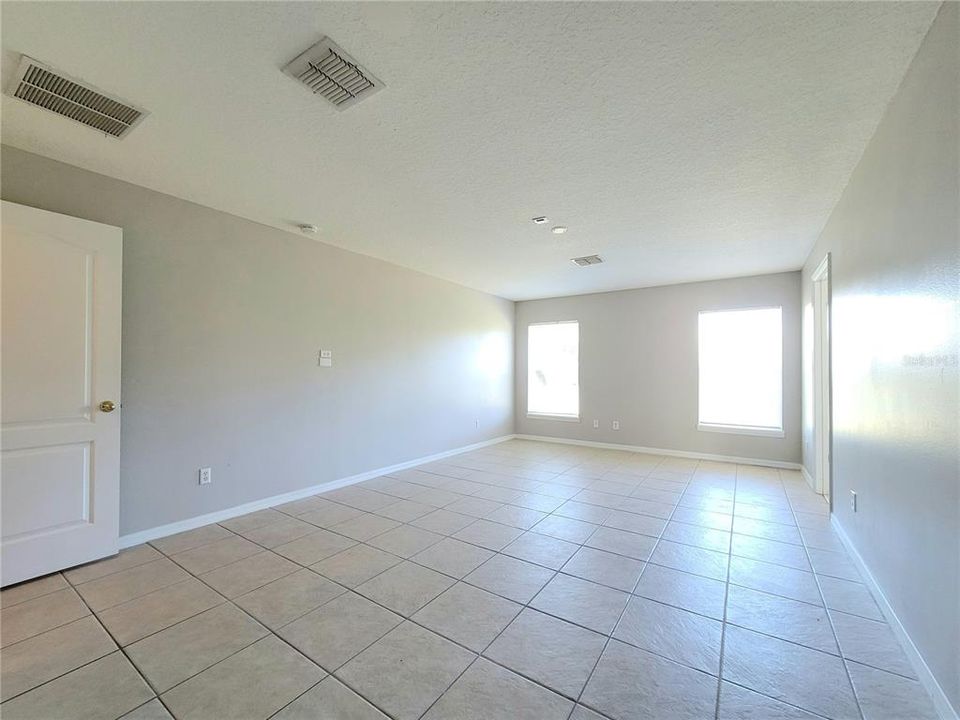 For Rent: $2,795 (4 beds, 2 baths, 2850 Square Feet)