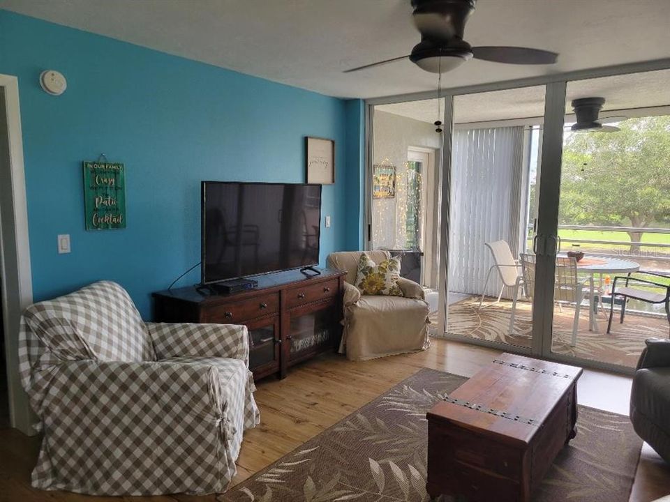 For Sale: $300,000 (2 beds, 2 baths, 1478 Square Feet)