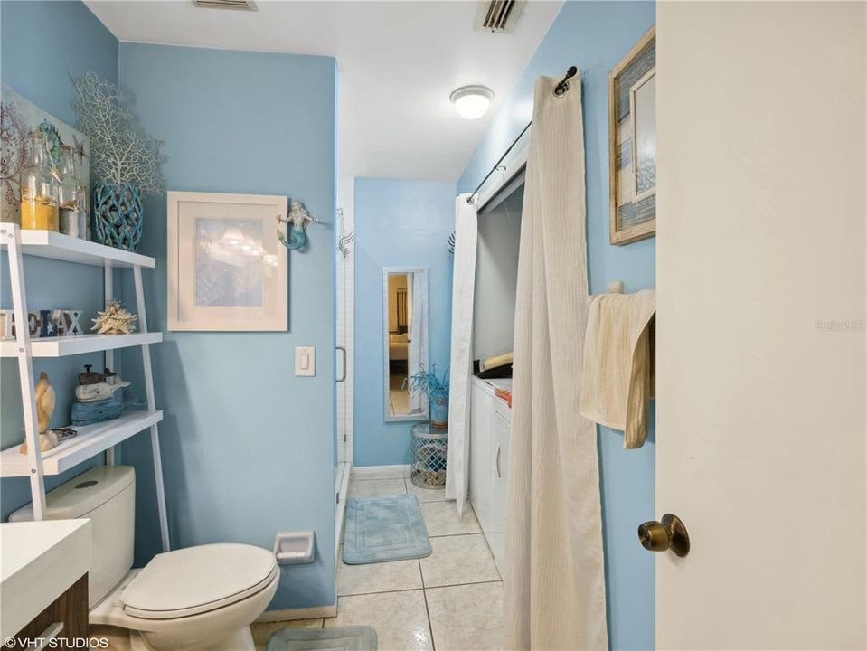 For Sale: $299,900 (2 beds, 2 baths, 959 Square Feet)