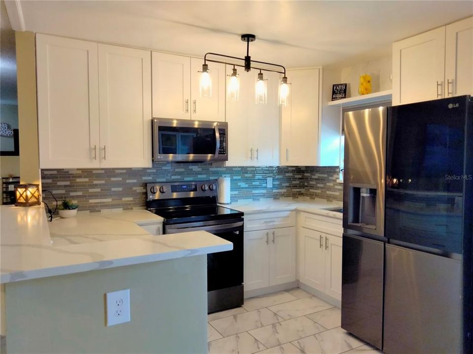 For Sale: $370,000 (3 beds, 2 baths, 975 Square Feet)