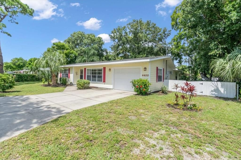 For Sale: $419,000 (3 beds, 2 baths, 1671 Square Feet)