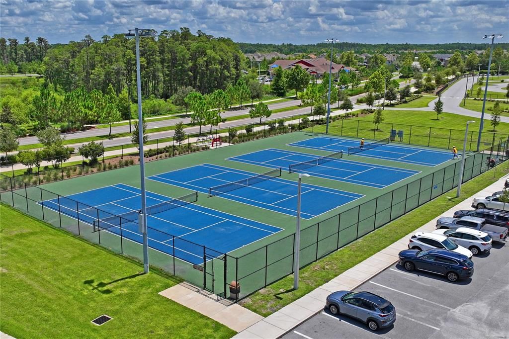 Tennis courts in Starkey District