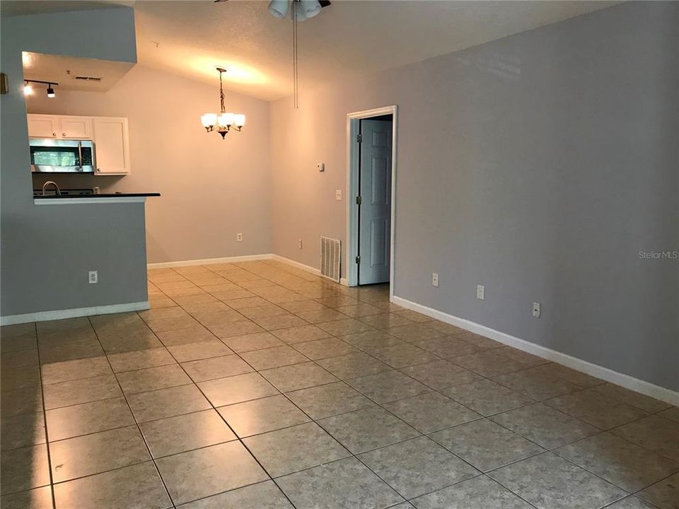 For Rent: $2,100 (3 beds, 2 baths, 1245 Square Feet)