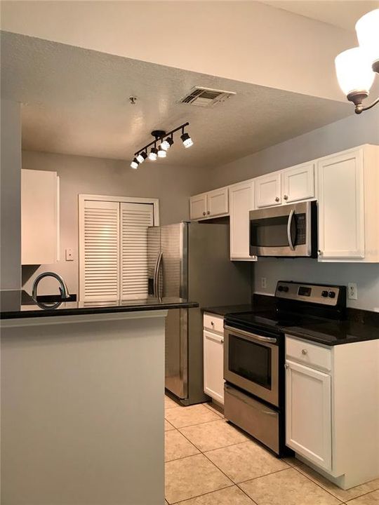 For Rent: $2,100 (3 beds, 2 baths, 1245 Square Feet)