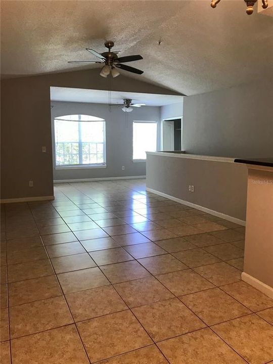 For Rent: $2,100 (3 beds, 2 baths, 1245 Square Feet)