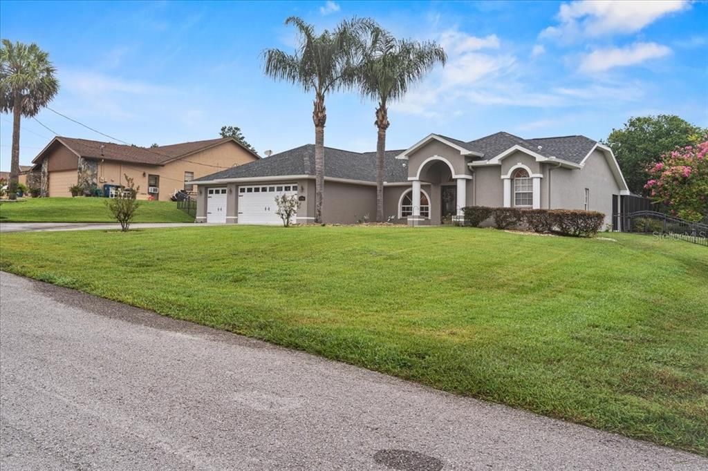 For Sale: $498,999 (3 beds, 2 baths, 2163 Square Feet)